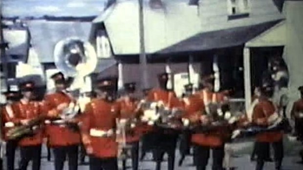 Normand DeLessard présente la parade de la St-Jean à Saint-Georges en 1969.