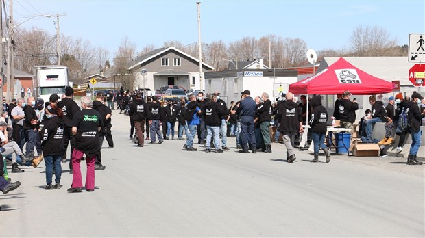 Les employés font la grève chez Olymel