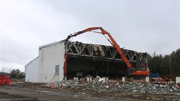 La démolition de l'ancien aréna de Beauceville devrait se conclure cette semaine