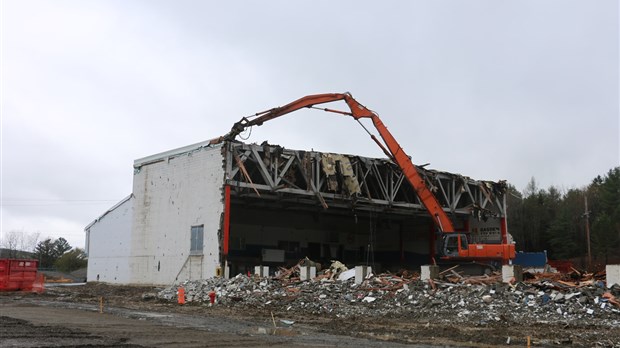 La démolition de l'ancien aréna de Beauceville devrait se conclure cette semaine