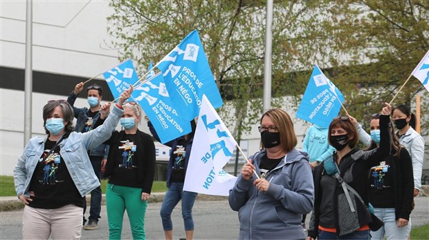 Les professionnels de l'éducation ont manifesté en Beauce ce matin