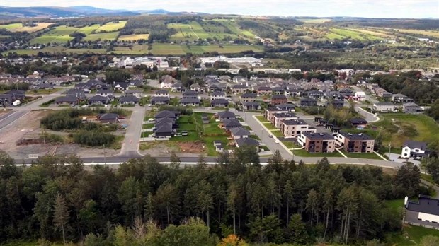 Normand DeLessard présente une vue aérienne de Sainte-Marie-de-Beauce