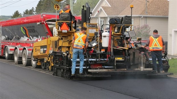 Des travaux d'asphaltage sur la 1ère Avenue de Saint-Georges aujourd'hui