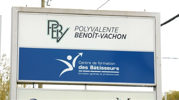 COVID-19: 99 élèves en isolement à la polyvalente Benoit-Vachon