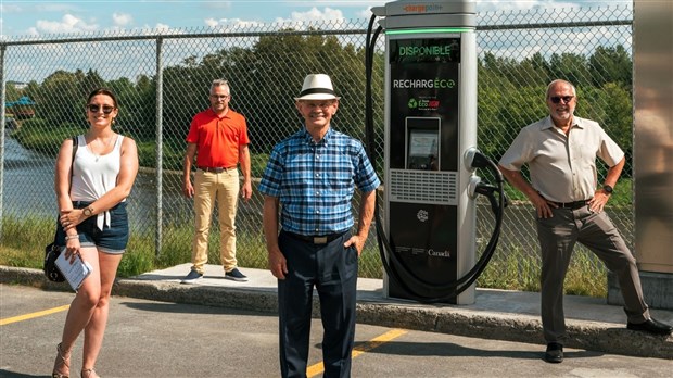 Mise en service de bornes de recharge rapide au IGA extra de Saint-Georges 