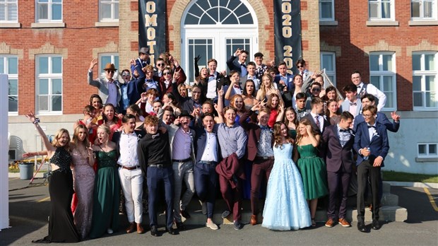 Un succès sur toute la ligne pour le bal des finissants de l'École Jésus-Marie
