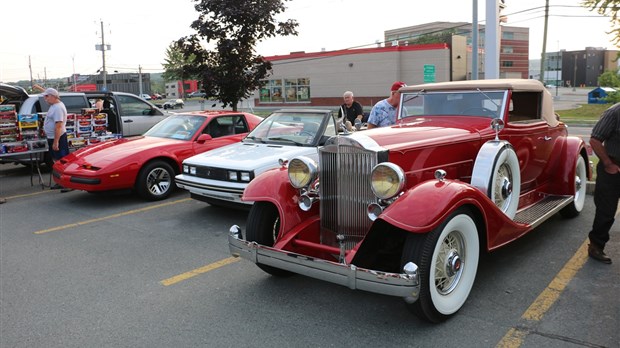 Club automobiles Beauté d'acier: des rencontres de passionnés