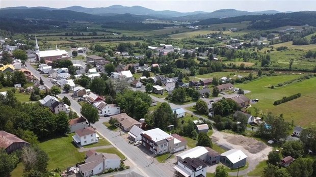 Normand DeLessard présente Saint-Léon-de-Standon vue du ciel