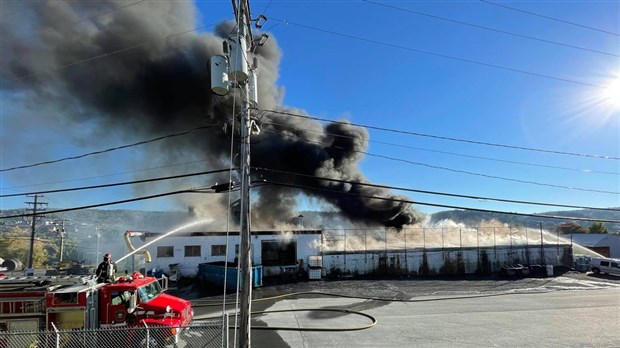 Un important incendie à l'entreprise Séchoirs de Beauce
