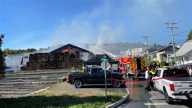 Beauceville en partie paralysé par l'incendie chez Séchoirs de Beauce
