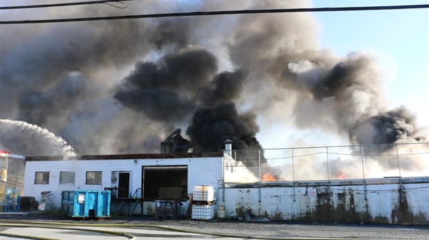 Huit personnes blessées dans l'incendie chez Séchoirs de Beauce