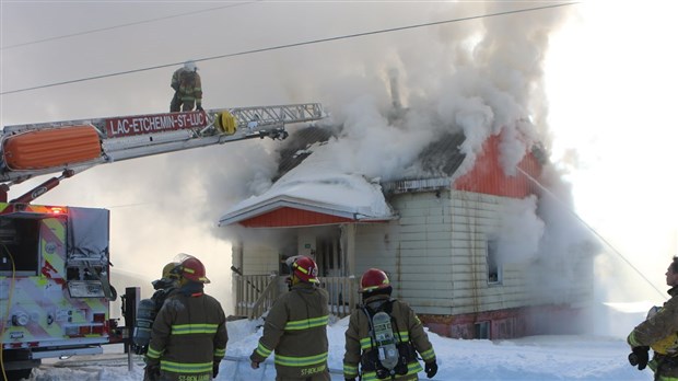 Incendie à Saint-Benjamin : perte totale du bâtiment