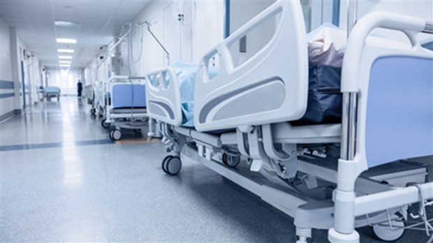 Les hospitalisations attribuables à la COVID-19 sont en baisse