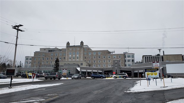 COVID-19 : les hospitalisations toujours en baisse au Québec