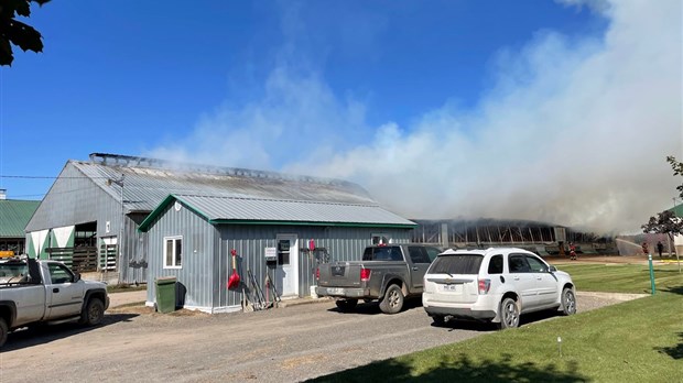 Un bâtiment agricole incendié à Saint-Lambert-de-Lauzon