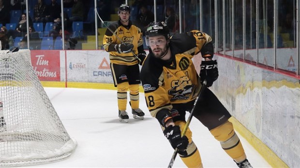 Hockey: le Cool FM bat les 3L de Rivière-du-Loup 