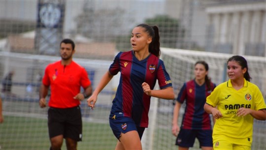 La joueuse de soccer Roxanne Bolduc monte les échelons en Espagne