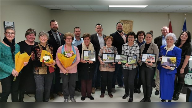 «Beauceville fleurie»: remise des prix aux gagnants 2022