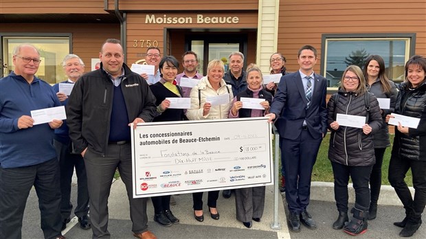 Des concessionnaires automobiles remettent 18 000 $ à 12 organismes locaux
