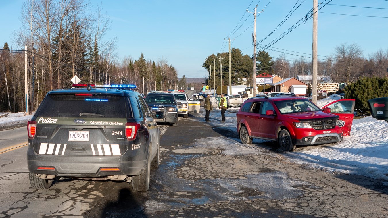 Collision entre une voiture et un camion à SaintÉphremdeBeauce