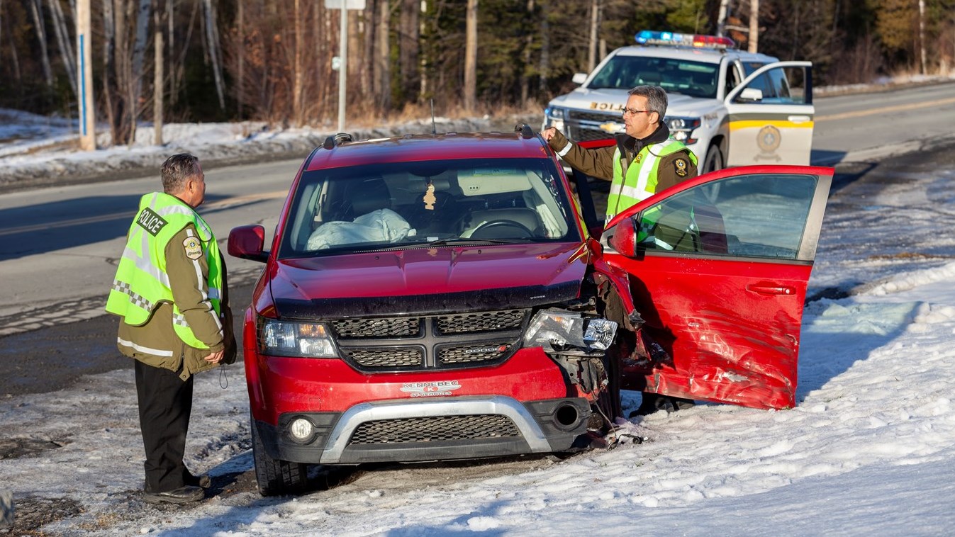 Collision entre une voiture et un camion à SaintÉphremdeBeauce