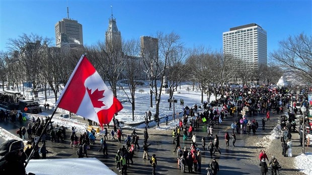 Manifestation à Québec: des klaxons, de l'exaspération et des câlins gratuits