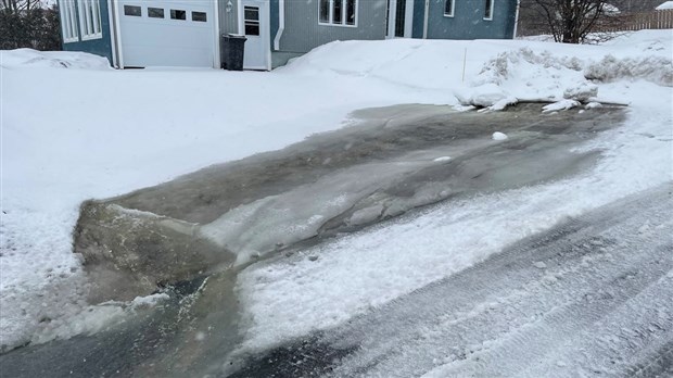 Un ruissellement important dans la 156e Rue à Beauceville