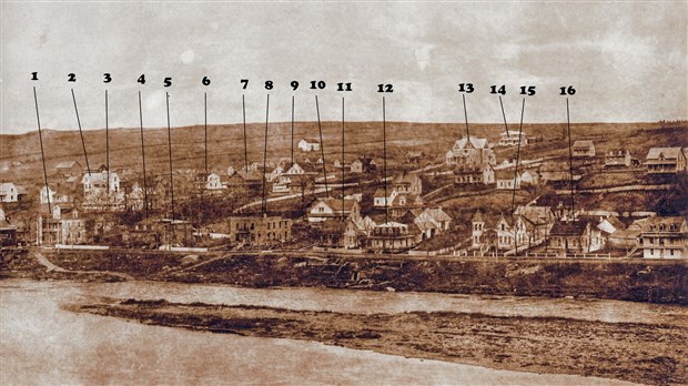 Vue de maisons anciennes de Saint-Georges vers 1920