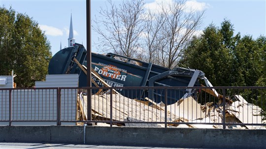 Un camion à ordures détruit une maison à Saint-Côme-Linière
