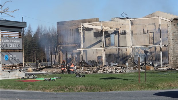 L'usine d'Abritek entièrement rasée par les flammes