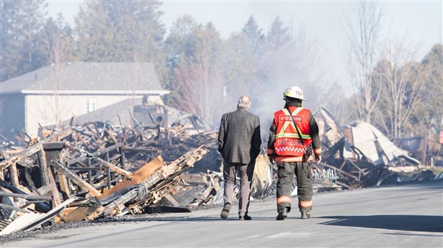 Feu chez Abritek: le maire Morin souligne «l'excellent» travail des pompiers 