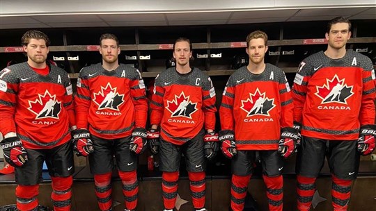 L'équipe canadienne de hockey gagne son premier match