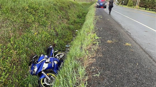 Sortie de route à Beauceville: un motocycliste blessé gravement