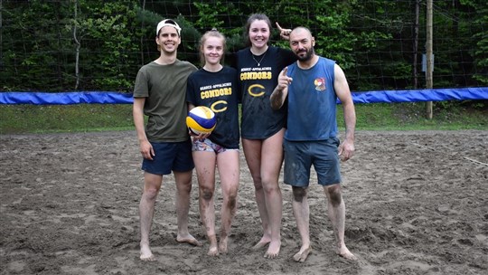 Volley-ball de plage: franc succès pour le tournoi organisé par des élèves du secondaire