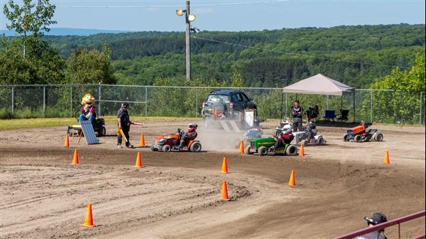 Retour en images sur les courses de tracteurs à gazon