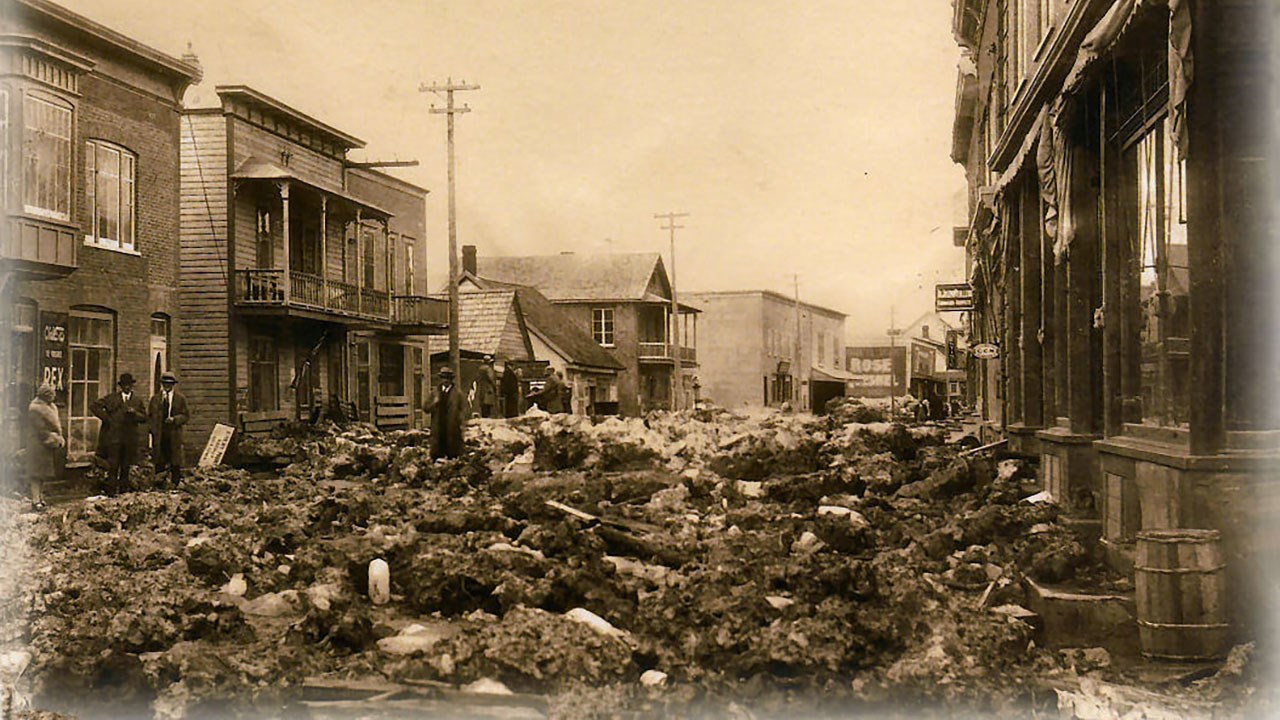 Images saisissantes de la débâcle du 8 avril 1928