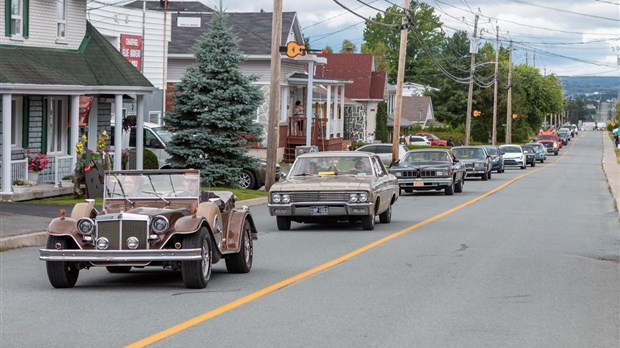 La parade de voitures anciennes de Nashville en Beauce 2022 en images