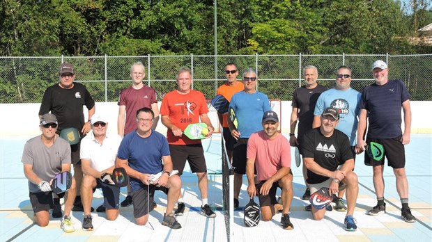 Douze participants au tournoi de pickleball de Notre-Dame-des-Pins