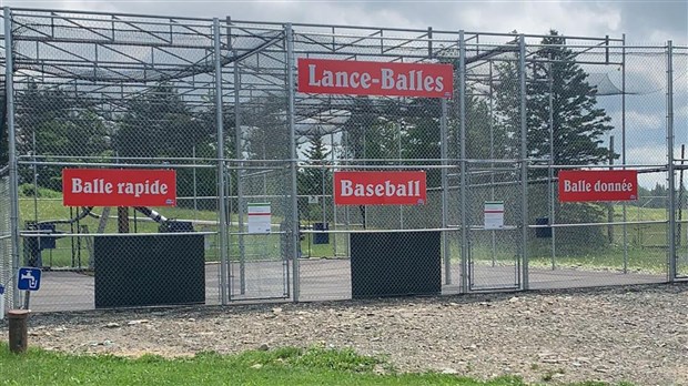 Inauguration du lance-balles à Saint-Évariste-de-Forsyth