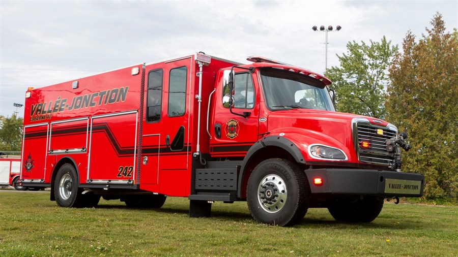 Mise en service d'un nouveau camion de pompiers à Vallée-Jonction