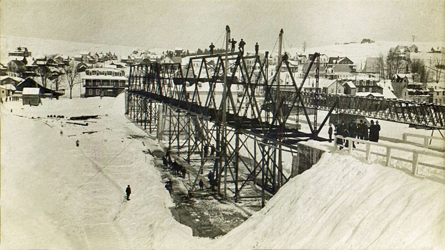 Nouvelles photos de la construction du pont de 1912