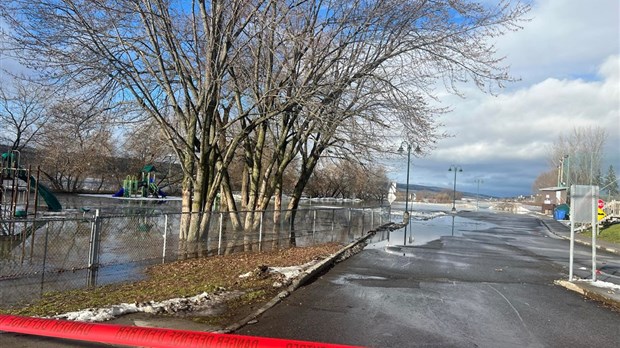 Plusieurs fermetures de route pour inondation en Beauce