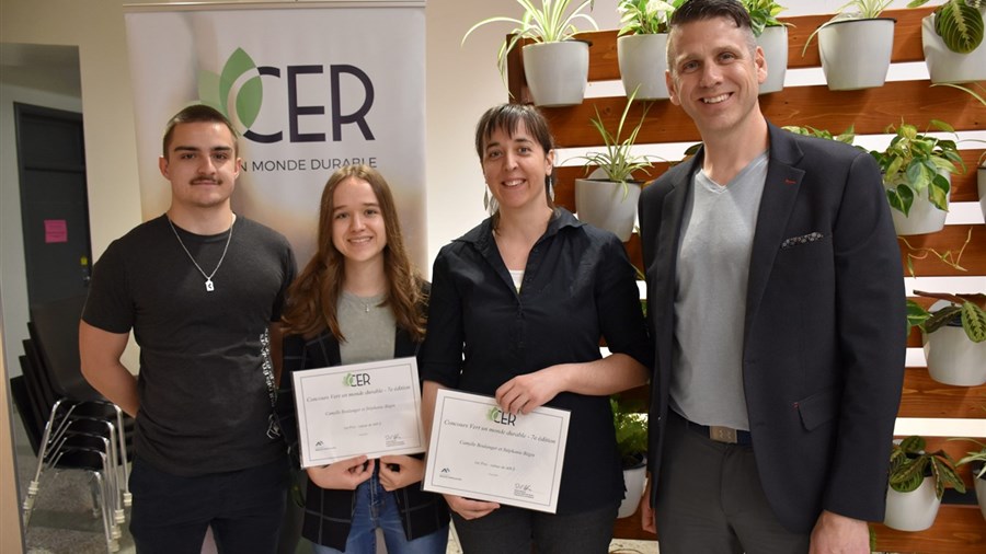 Deux cégépiennes lauréates du concours Vert un monde durable