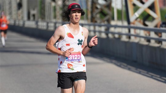 Philippe Poulin remporte une médaille d'or au Marathon international d'Ottawa