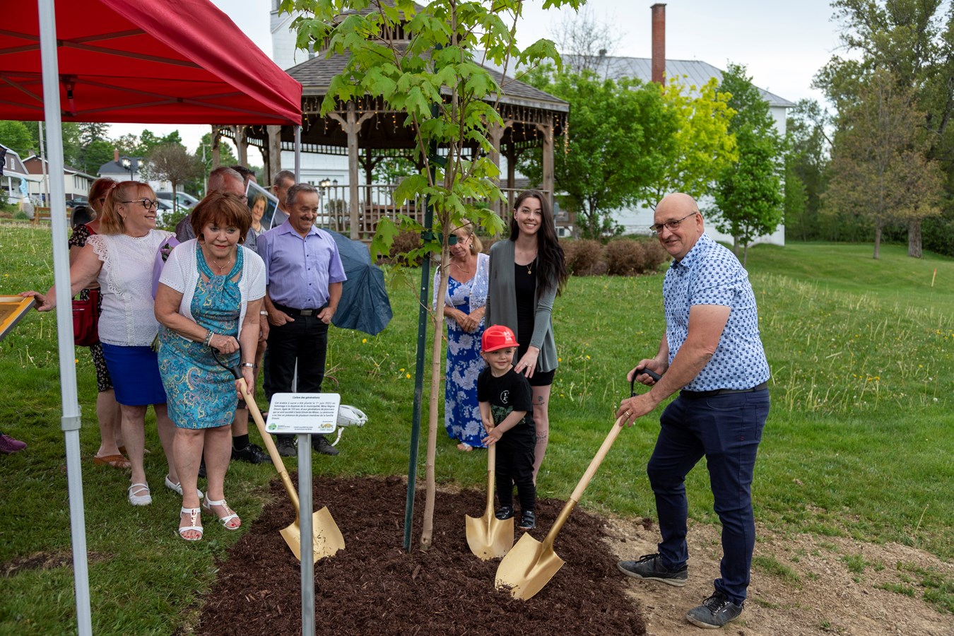 SaintSimonlesMines plantation de l'arbre des générations pour une