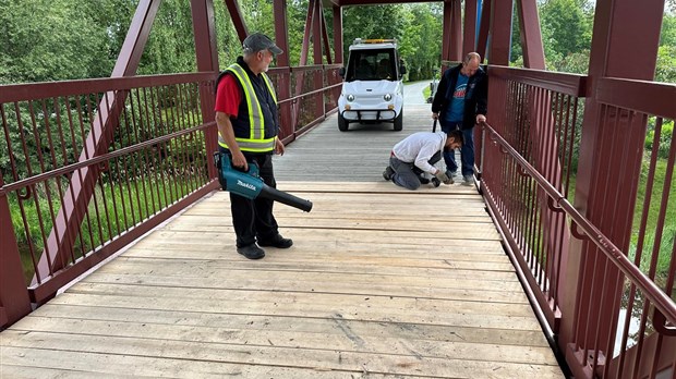 La passerelle centrale de Saint-Georges endommagée 