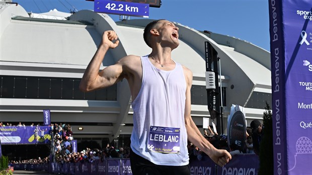 Marathon de Montréal: Simon Leblanc crée l'exploit en terminant deuxième
