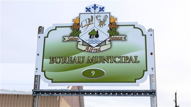 Taxes municipales à Saint-Alfred: la hausse importante attribuable aux taux d'intérêt, selon le maire