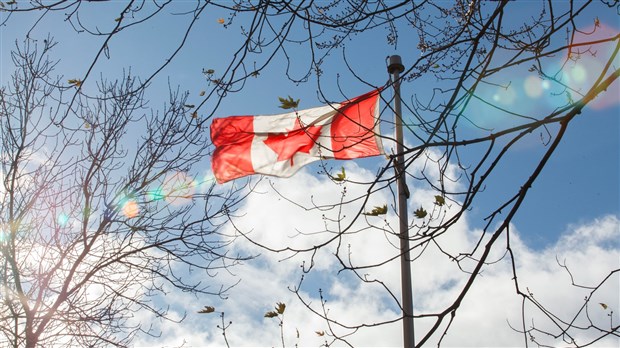 Connaissez-vous l'histoire et la signification du drapeau canadien? 