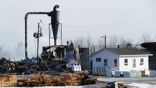 La Scierie PR Lumber rasée par les flammes